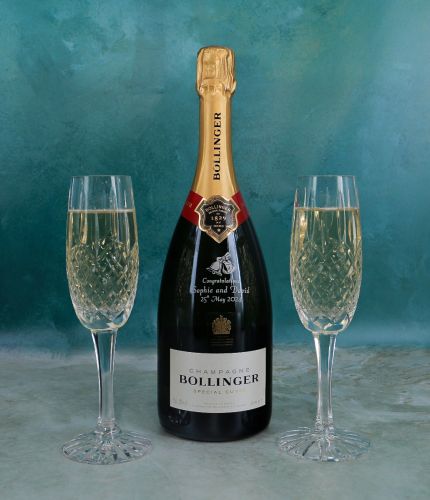 We hand engrave a bottle of Bollinger Special Cuvée front and back around the labels. The flutes are traditionally fully cut which means they cannot be engraved. The set is completed in a lovely die cut black presentation box.