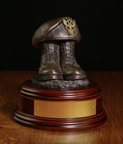 Mercian Infantry Regiment Boots and Beret cast in cold resin bronze and we offer this Boots and Beret on a choice of presentation bases, the BC2, BC3 and BD4 have room to add an engraved plate.