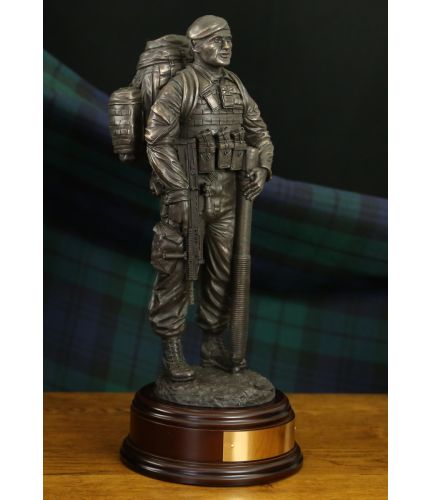 12" scale cold cast bronze resin sculpture of a British Army Mortar man with 81mm Tube. We offer a choice of brass plate, Regimental Badge on the base and a free engraved plate