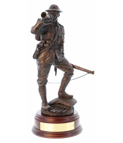 This is the Canadian Expeditionary Force World War One 'Duty Calls' bugler sculpture. We include this wooden base as standard and offer an engraving plate free of charge.