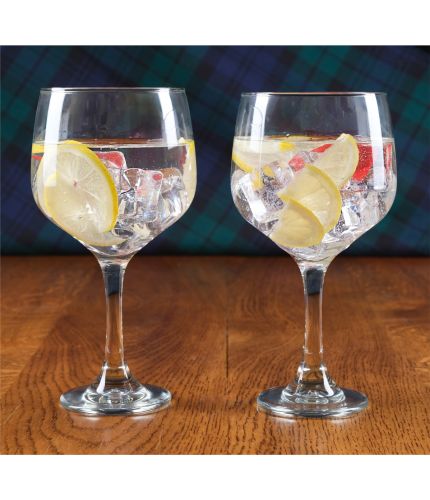 A Pair of Gin Balloon glass in a very smart presentation box. Perfect for long Gin drinks, this glass comes with inclusive personalised hand engraving.