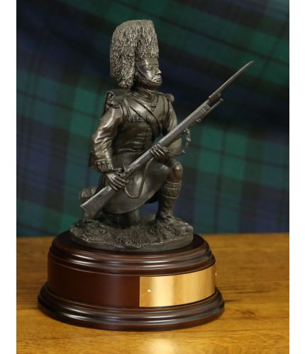 Bronze cold cast resin statuette of a soldier of the Gordon Highlanders kneeling in the trampled rye during the battle of Quatre Bras. We offer a choice of wooden base and a free engraved plate.