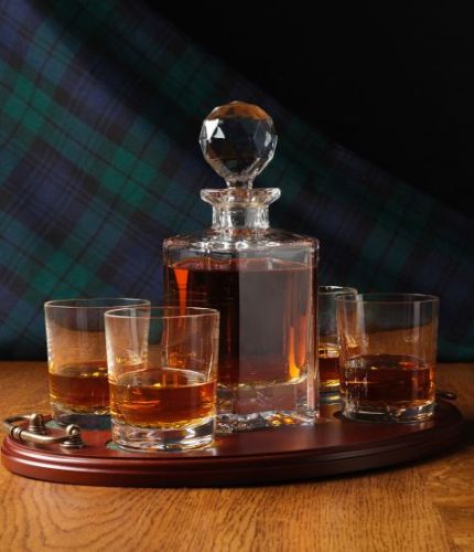 Engraved whisky decanter and tumblers on a wooden tray. Personalised engraving is included along with gift boxes.