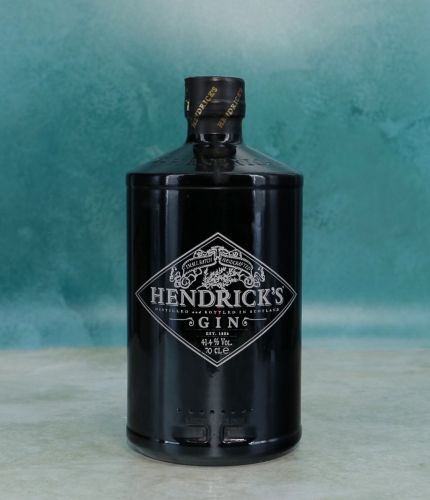 This is a 70cl hand engraved bottle of Hendricks Gin. We pack it in its own hessian gift bag. Engraving is arranged with you on a one to one basis after you order.