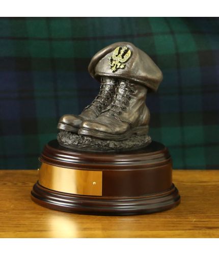King's Royal Hussars Boots and Beret, cast in cold resin bronze and we offer this Boots and Beret on a choice of presentation bases, the BC2, BC3 and BC4 have room to add an engraved plate.