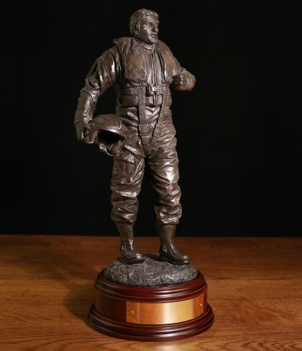Modern Independant Lifeboat crewman. This sculpture makes the perfect lifeboat crew or supporter's achievement or retirement gift. We offer a personalized engraved brass plate as standard.