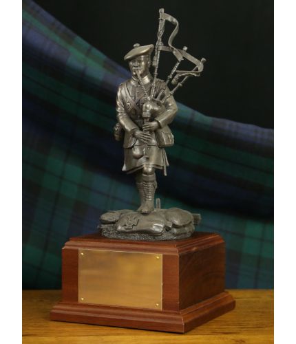 A regimental sculpture of Piper Laidlaw VC who won his Victoria Cross during the Battle of Loos in 1915. Laidlaw was a KOSB and our statuette makes a first class historical memorial. We include a wooden base and an engraved plate as standard.