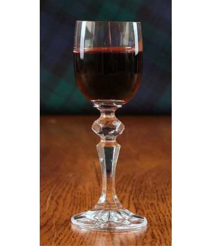 A single plain style port glass. Design, setup, pre-approval and engraving are included on this piece of crystal. As this is a J product we only offer transit packing.