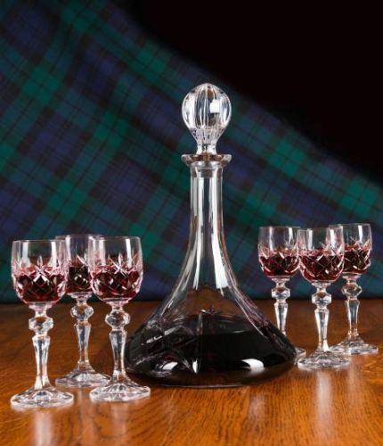 A panel cut port decanter and 6 fully cut port glasses hosting set in their own dark, satin lined presentation boxes. This is a mixed style which means engraving is possible on the decanter which is included