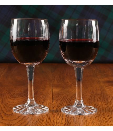 A pair of engraved red wine glasses. We offer free engraving in the front panel of this item and the set is completed with a presentation box.