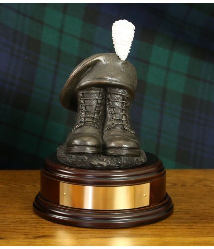 Royal Highland Fusiliers Boots and Tam o Shanter, There's a choice of wooden base options, and with some of them we offer a free engraved brass plate on the BB2, BB3 and BB4 Options.