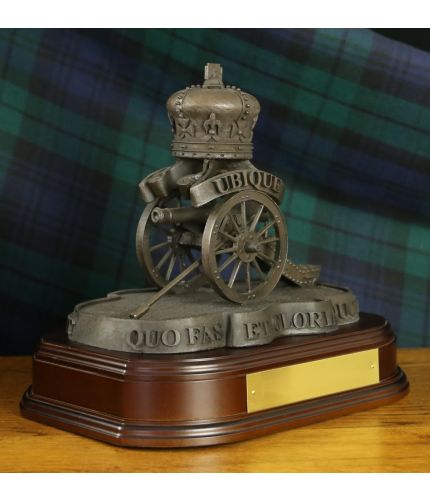Royal Artillery Crest in a 3D Sculpture. Bronze finish. We offer a choice of finish, wooden base and an engraved plate, (if required) as standard