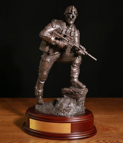 This is a 12" scale sculpture of a Special Forces Trooper on a modern night operation. A perfect presentation gift to anyone whos serving, or has served in Special Forces Worldwide. Wooden base of Choice and brass plate included.