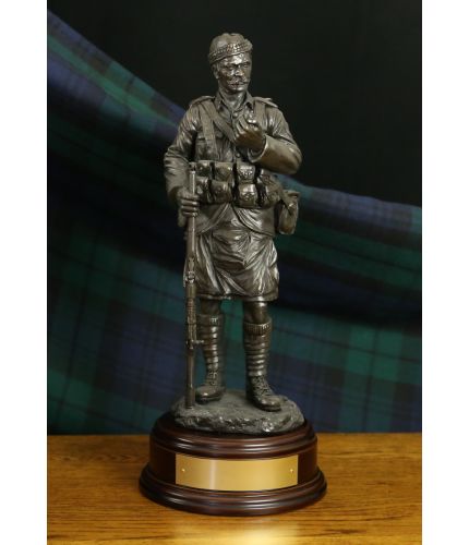 This is 'Old Jock' a veteran Scottish Infantryman during the early stages of the Great War. He'll have seen service in South Africa or anywhere within the British Empire. We include this wooden base as standard, and an engraving plate free of charge.